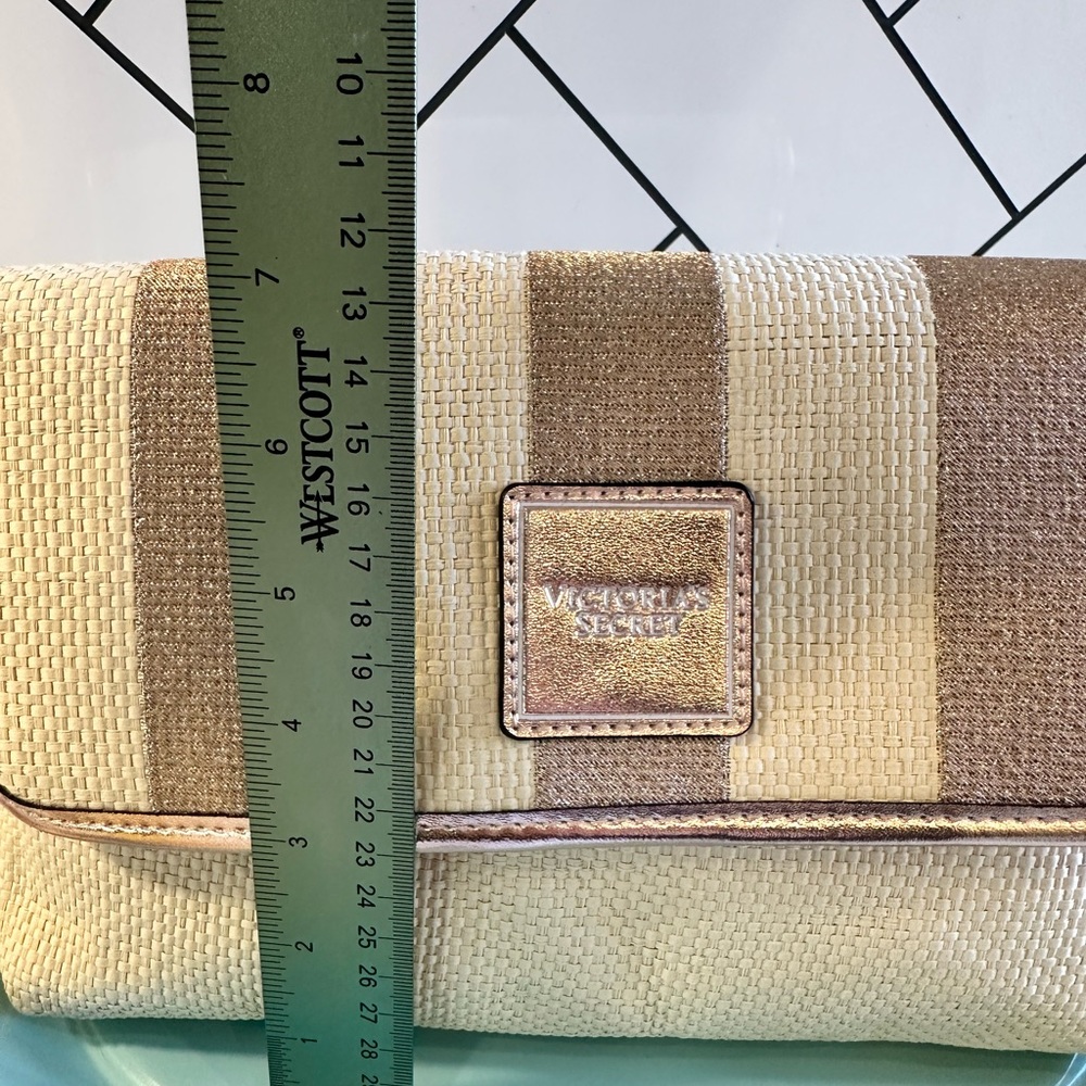 Victoria’s Secret Straw Clutch - Picture 5 of 6